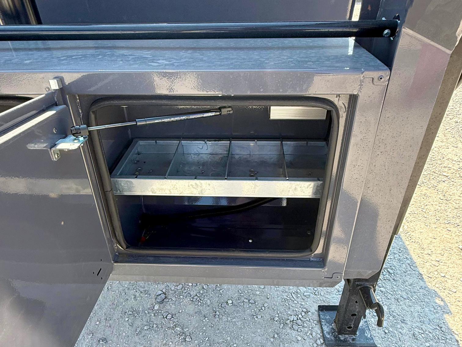 RawMaxx 16'x83" Telescopic Gooseneck Dump Trailer (LPXT GN) - Image 4