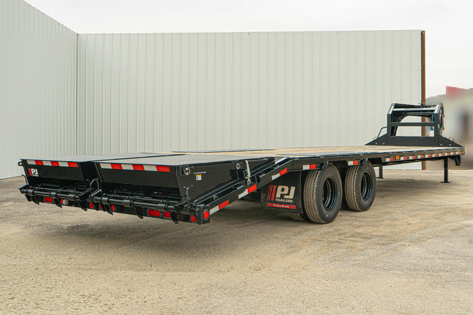 PJ Trailers 32'x102" Gooseneck Low Pro Flatbed Trailer w/ Duals (LD) - Image 16