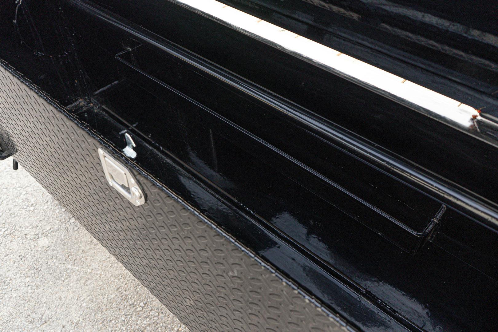 PJ Trailers 25'x102" 18k Gooseneck Flatbed Trailer w/ Singles (LX) - Image 5