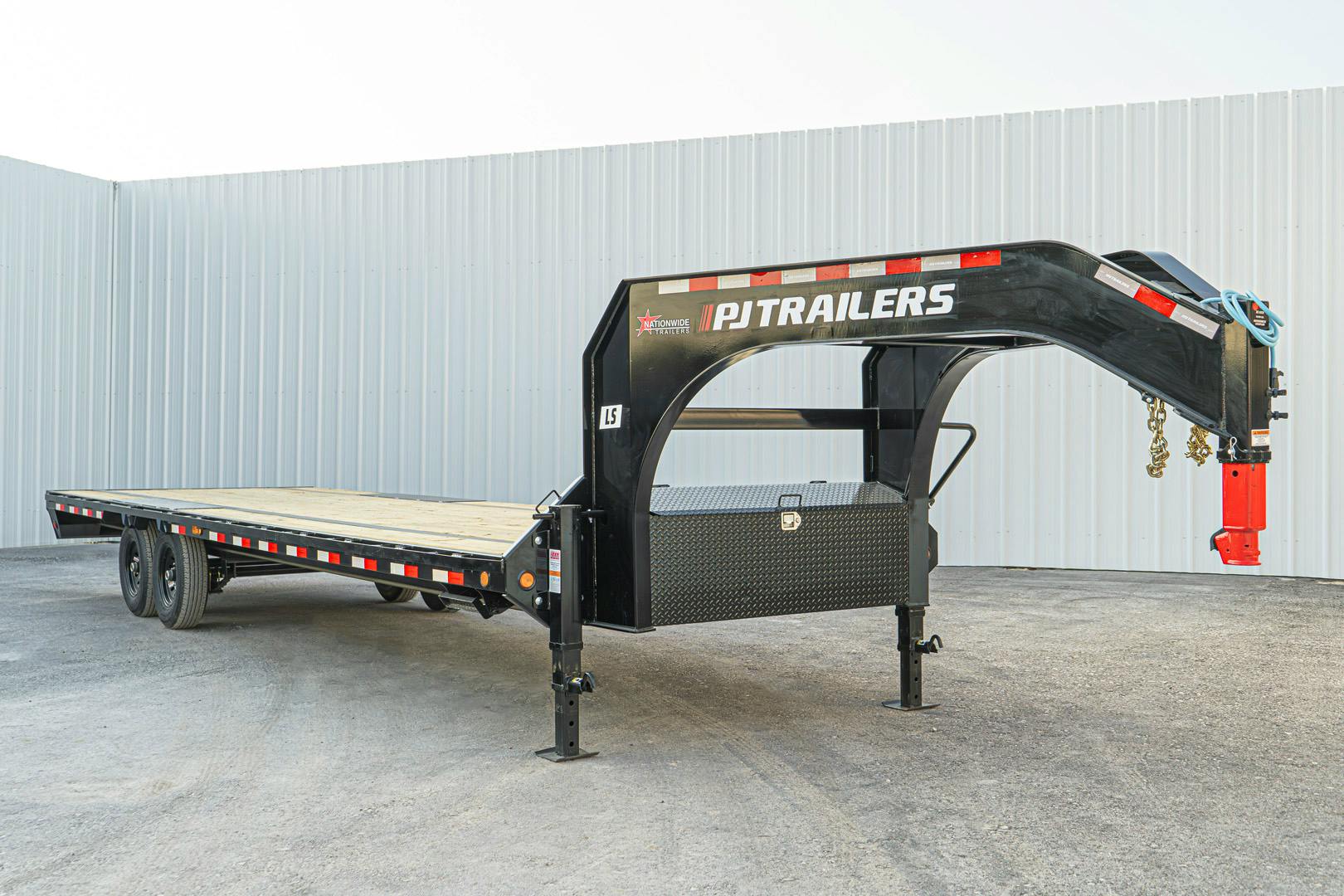 PJ Trailers 28'x102" Gooseneck Low Pro Flatbed Trailer w/ Singles (LS) - Image 2