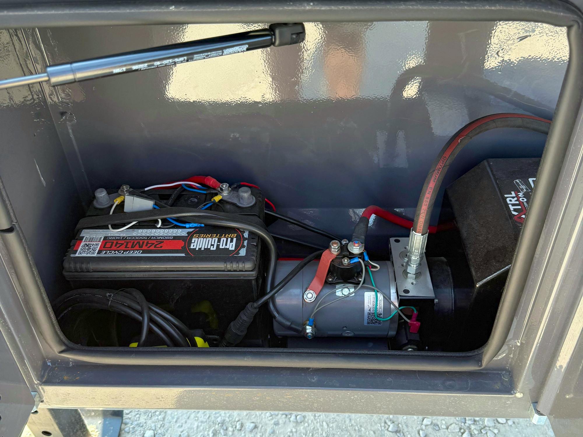 RawMaxx 16'x83" Telescopic Gooseneck Dump Trailer (LPXT GN) - Image 7