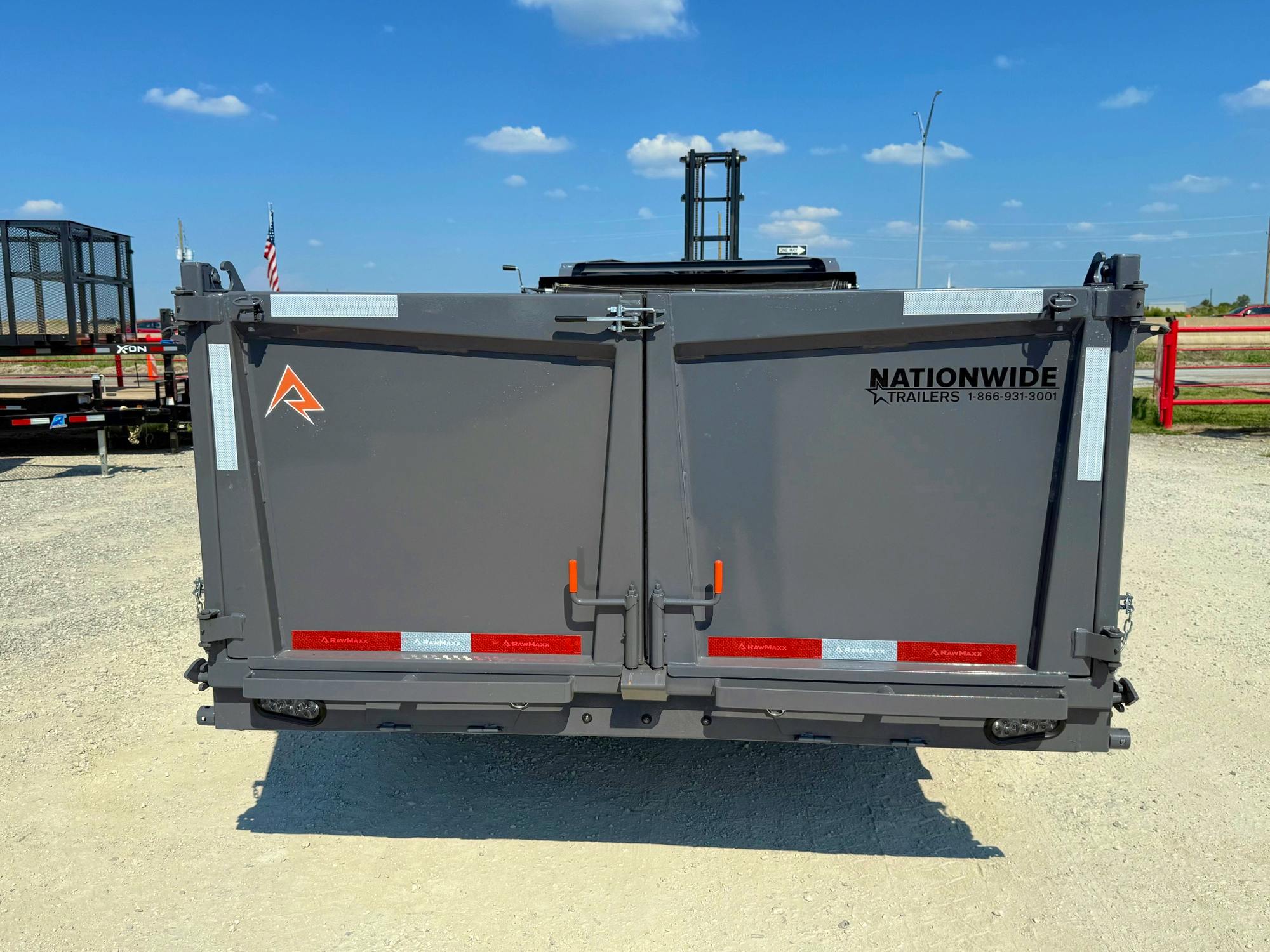 RawMaxx 16'x83" Telescopic Gooseneck Dump Trailer (LPXT GN) - Image 3