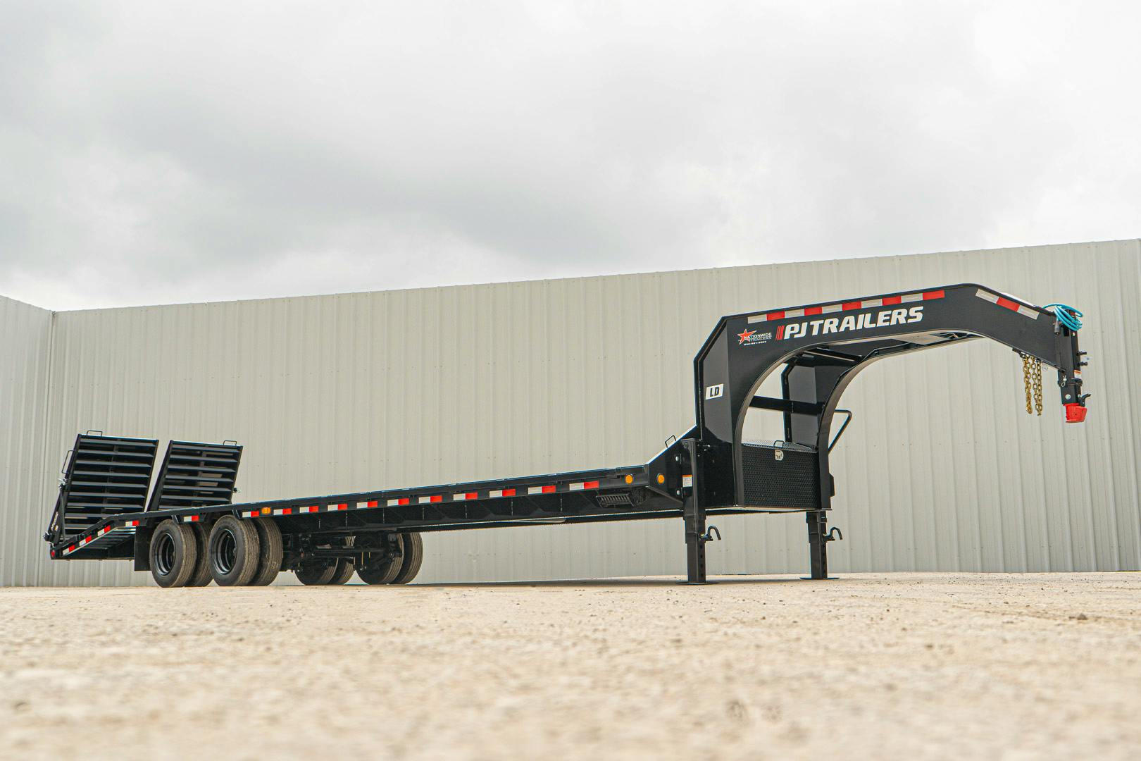 PJ Trailers 32'x102" 30k Gooseneck Low Pro Flatbed Trailer w/ Duals (LD) - Image 6