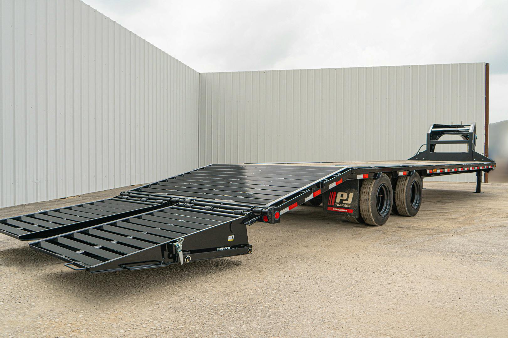 PJ Trailers 32'x102" 30k Gooseneck Low Pro Flatbed Trailer w/ Duals (LD) - Image 22