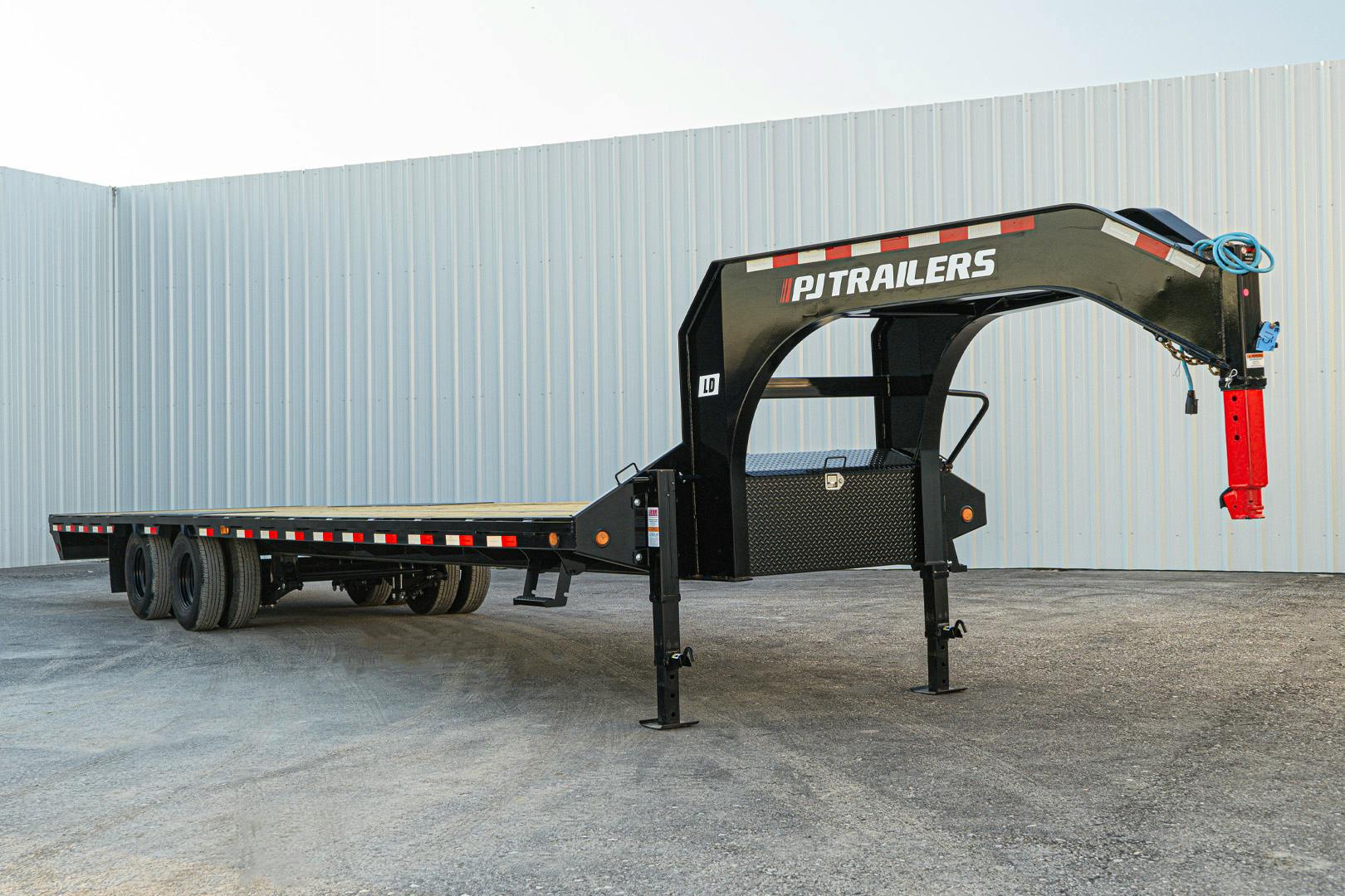PJ Trailers 32'x102" Gooseneck Low Pro Flatbed Trailer w/ Duals (LD) - Image 3