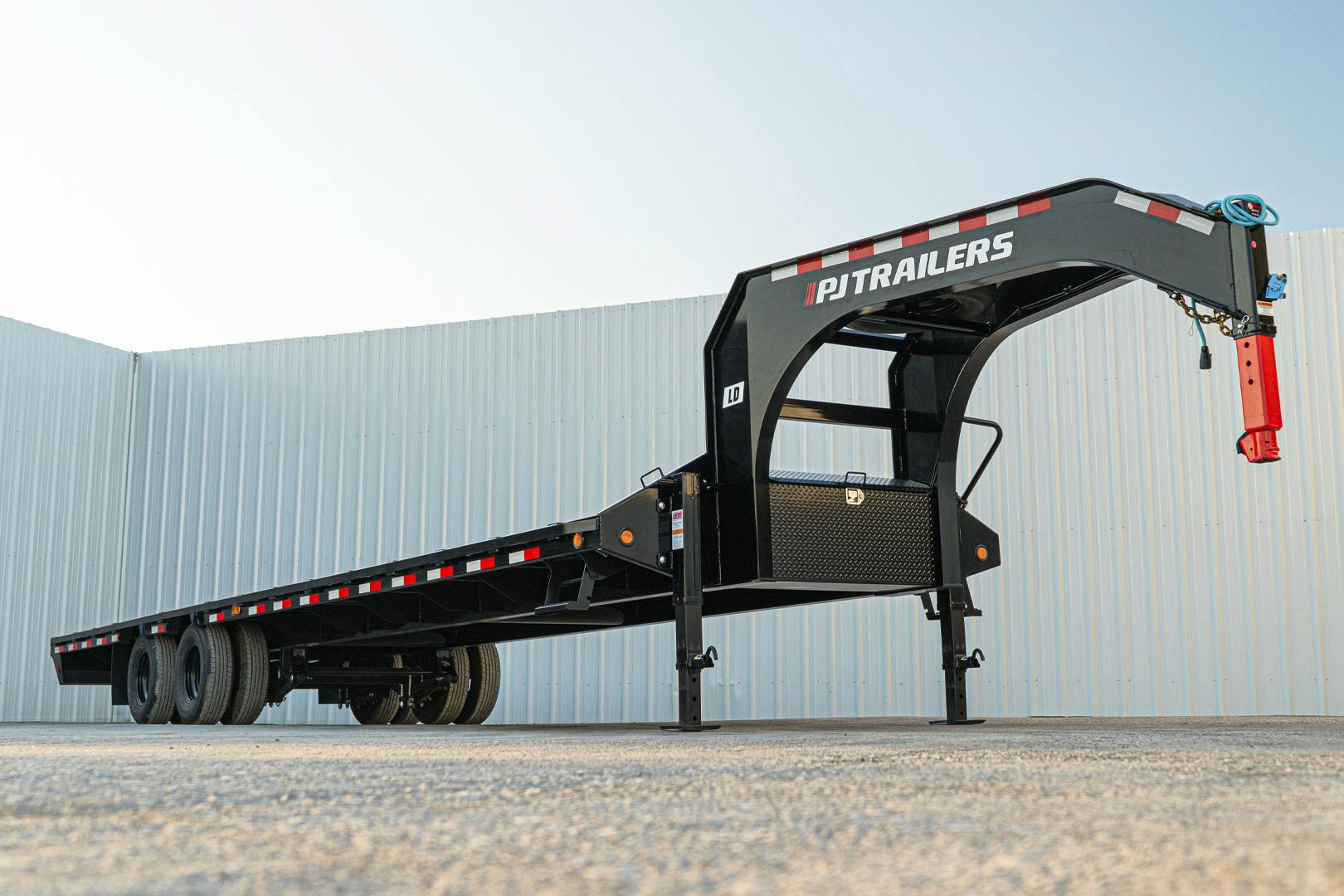 PJ Trailers 32'x102" Gooseneck Low Pro Flatbed Trailer w/ Duals (LD) - Image 4
