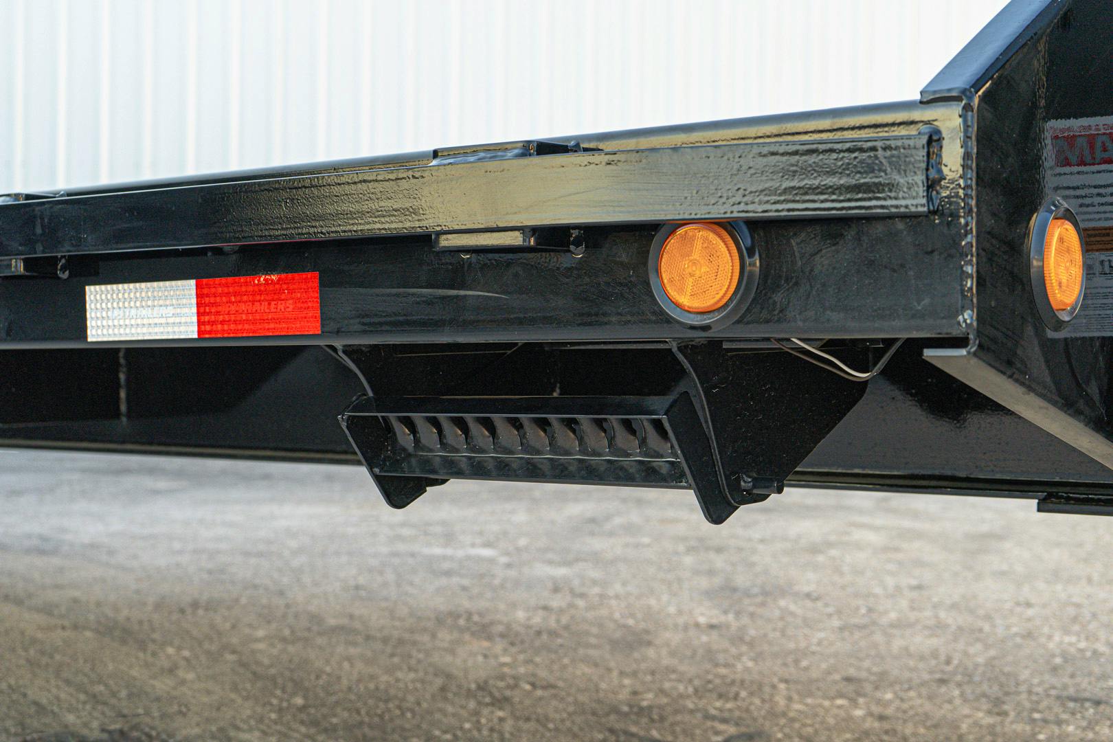 PJ Trailers 32'x102" Gooseneck Low Pro Flatbed Trailer w/ Duals (LD) - Image 10