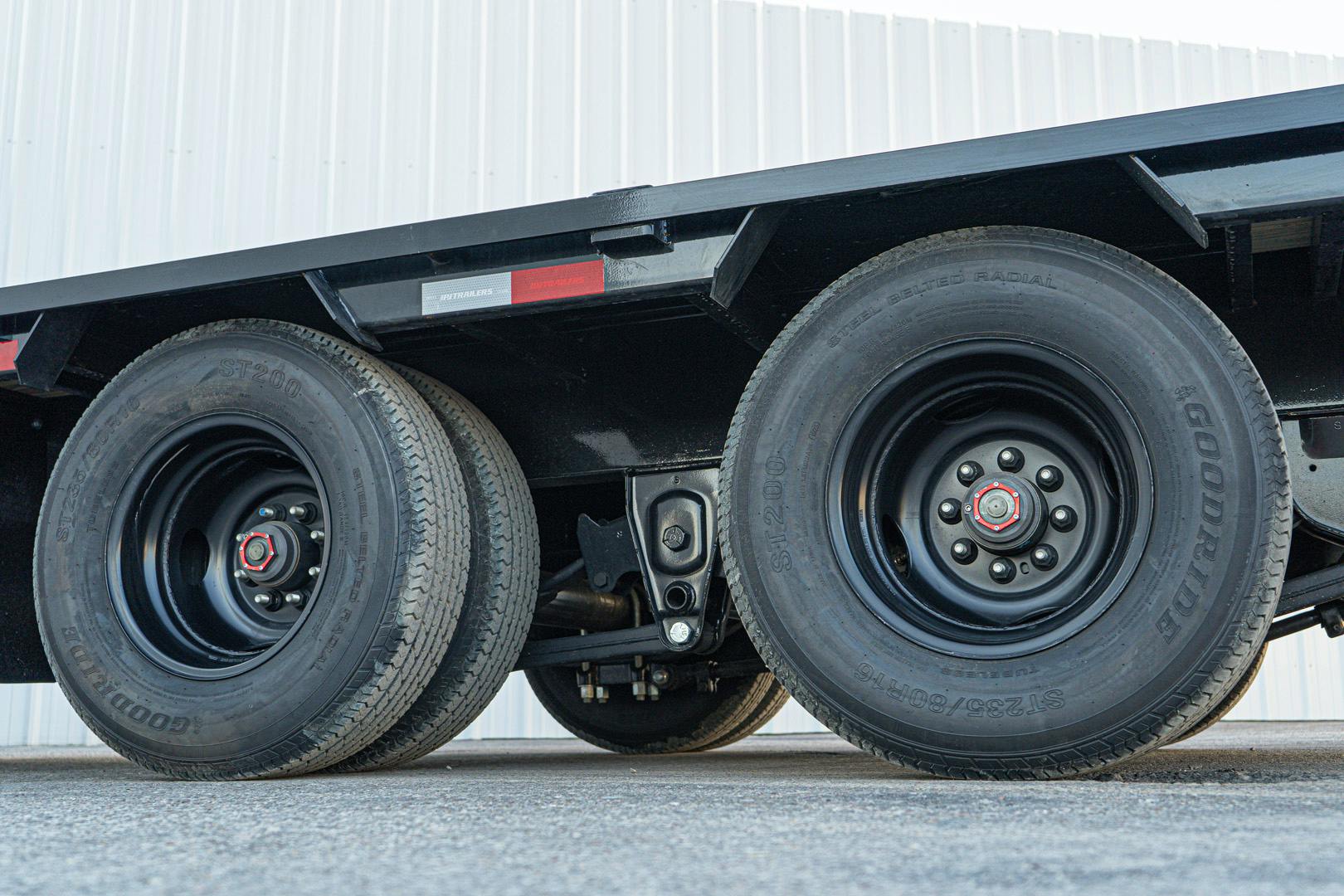 PJ Trailers 32'x102" Gooseneck Low Pro Flatbed Trailer w/ Duals (LD) - Image 15