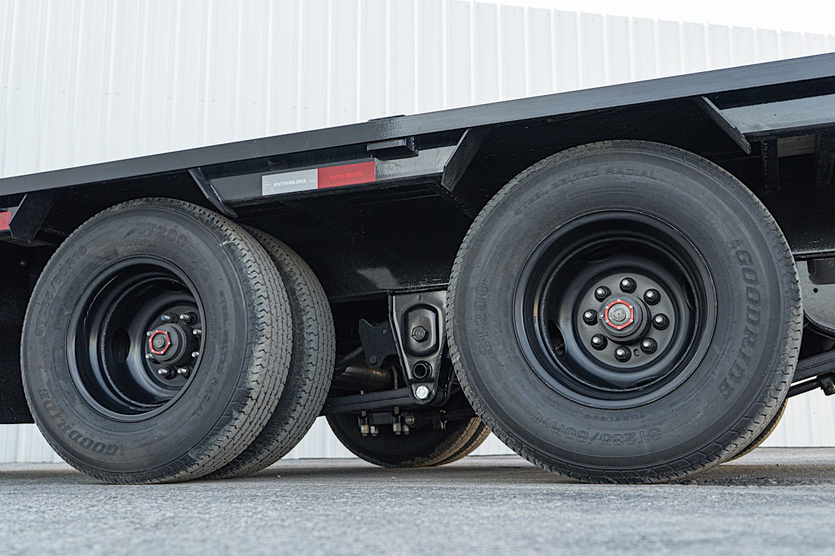 PJ Trailers 32'x102" Gooseneck Low Pro Flatbed Trailer w/ Duals (LD) - Image 15