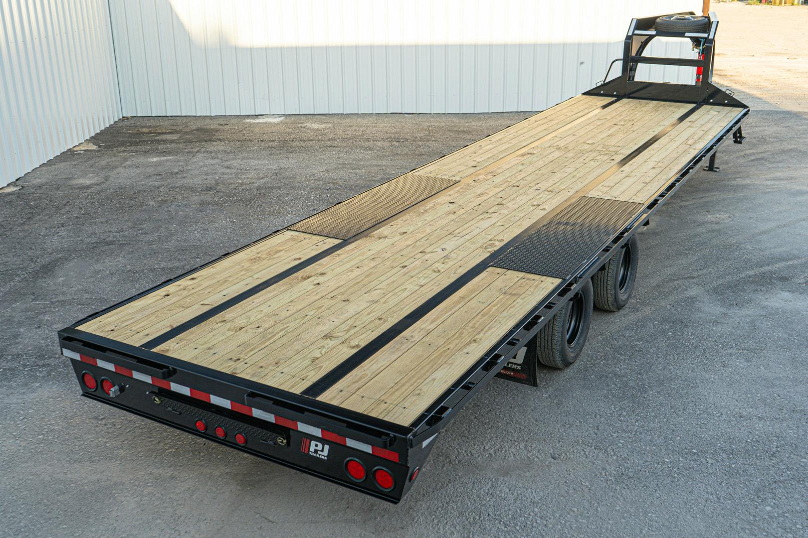 PJ Trailers 32'x102" Gooseneck Low Pro Flatbed Trailer w/ Duals (LD) - Image 17