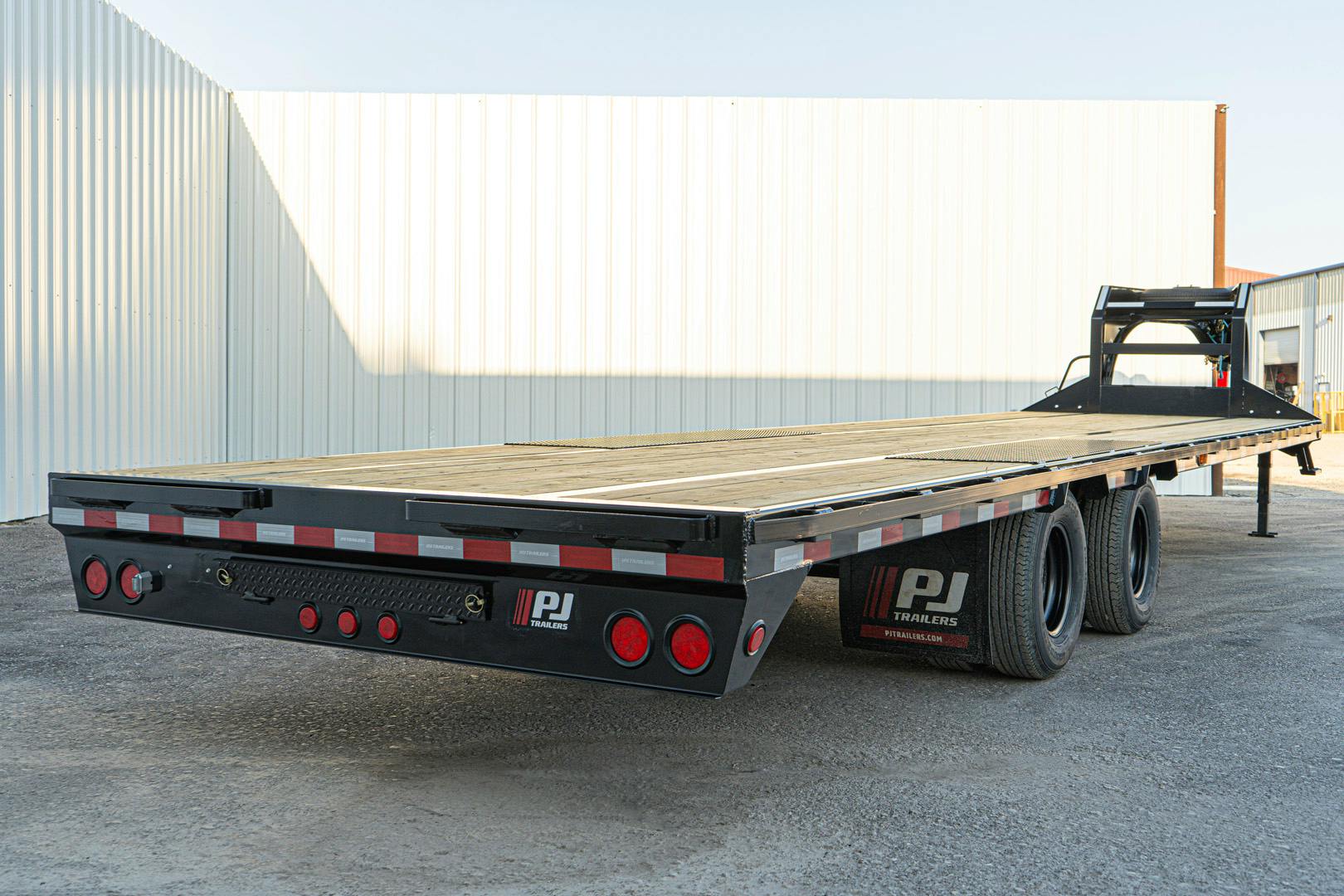 PJ Trailers 32'x102" Gooseneck Low Pro Flatbed Trailer w/ Duals (LD) - Image 19