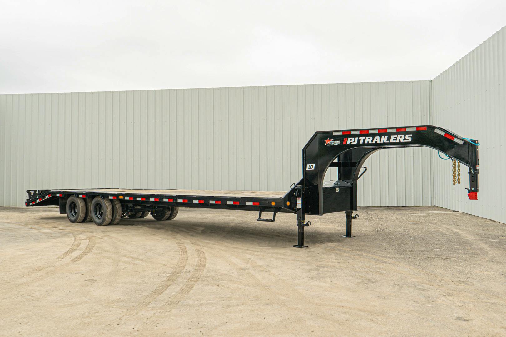 PJ Trailers 32'x102" Gooseneck Low Pro Flatbed Trailer w/ Duals (LD) - Image 4