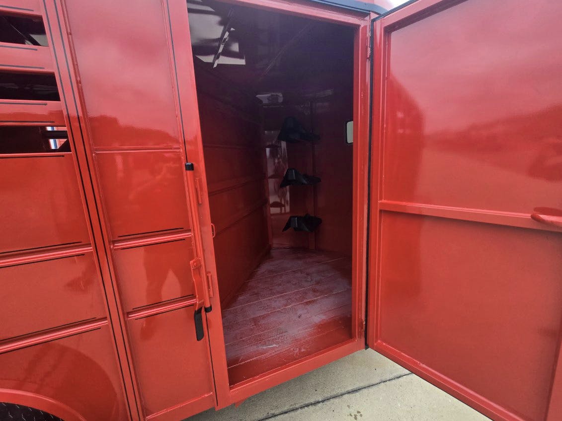 Delta 16' 500 Series 3-Horse Slant Stock Combo Trailer (RH) - Stock #85132 - Image 3 of 9