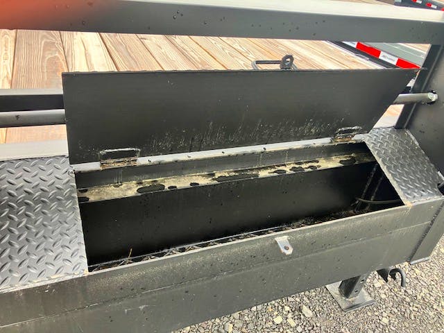 Texas Bragg 28'X102" Gooseneck Flatbed Trailer w/ 5' Dovetail - Stock #85369 - Image 7 of 9
