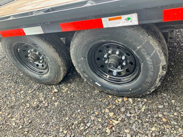 Texas Bragg 28'X102" Gooseneck Flatbed Trailer w/ 5' Dovetail - Stock #85369 - Image 9 of 9