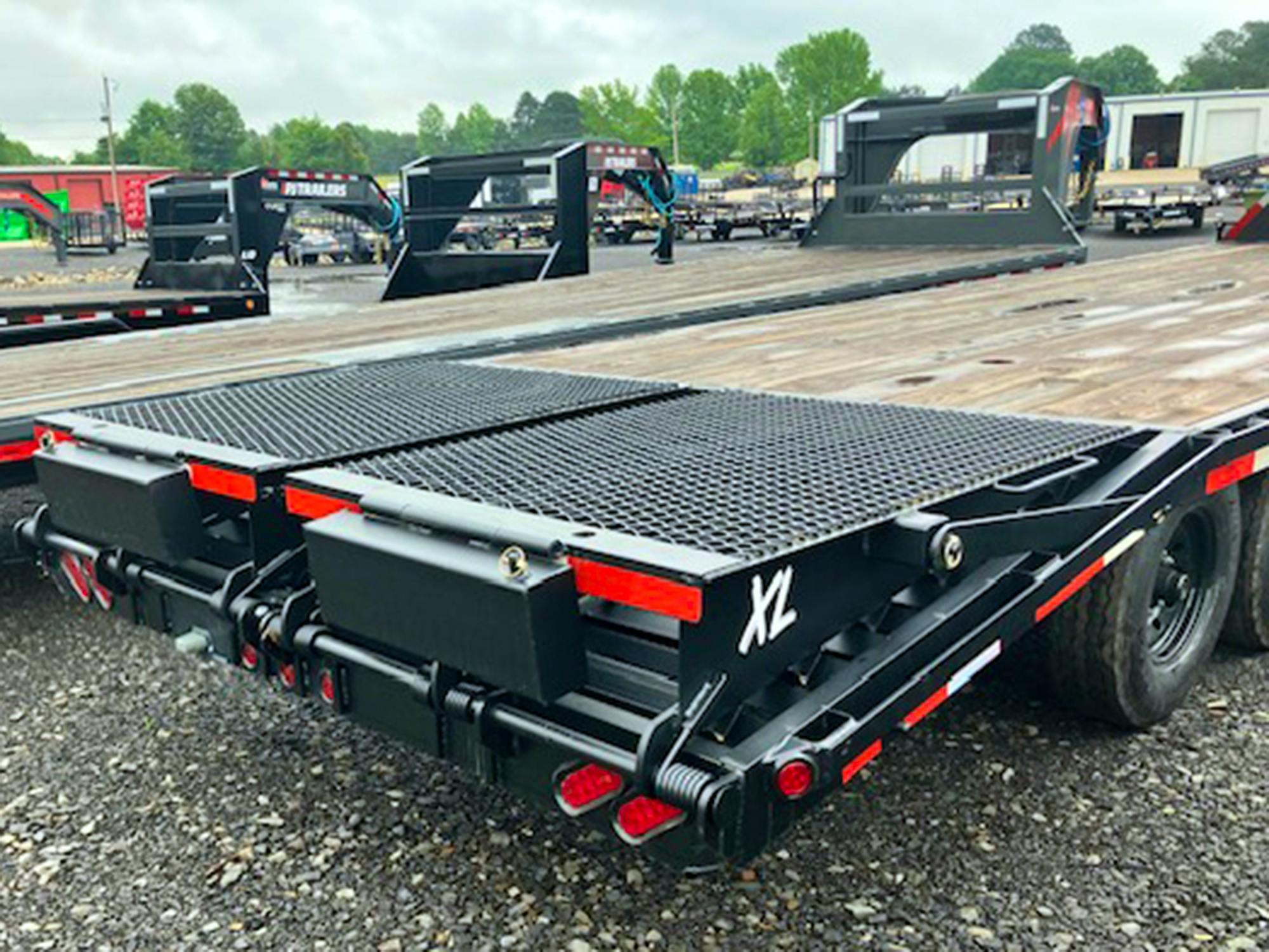 Texas Bragg 28'X102" Gooseneck Flatbed Trailer w/ 5' Dovetail - Stock #85369 - Image 4 of 9