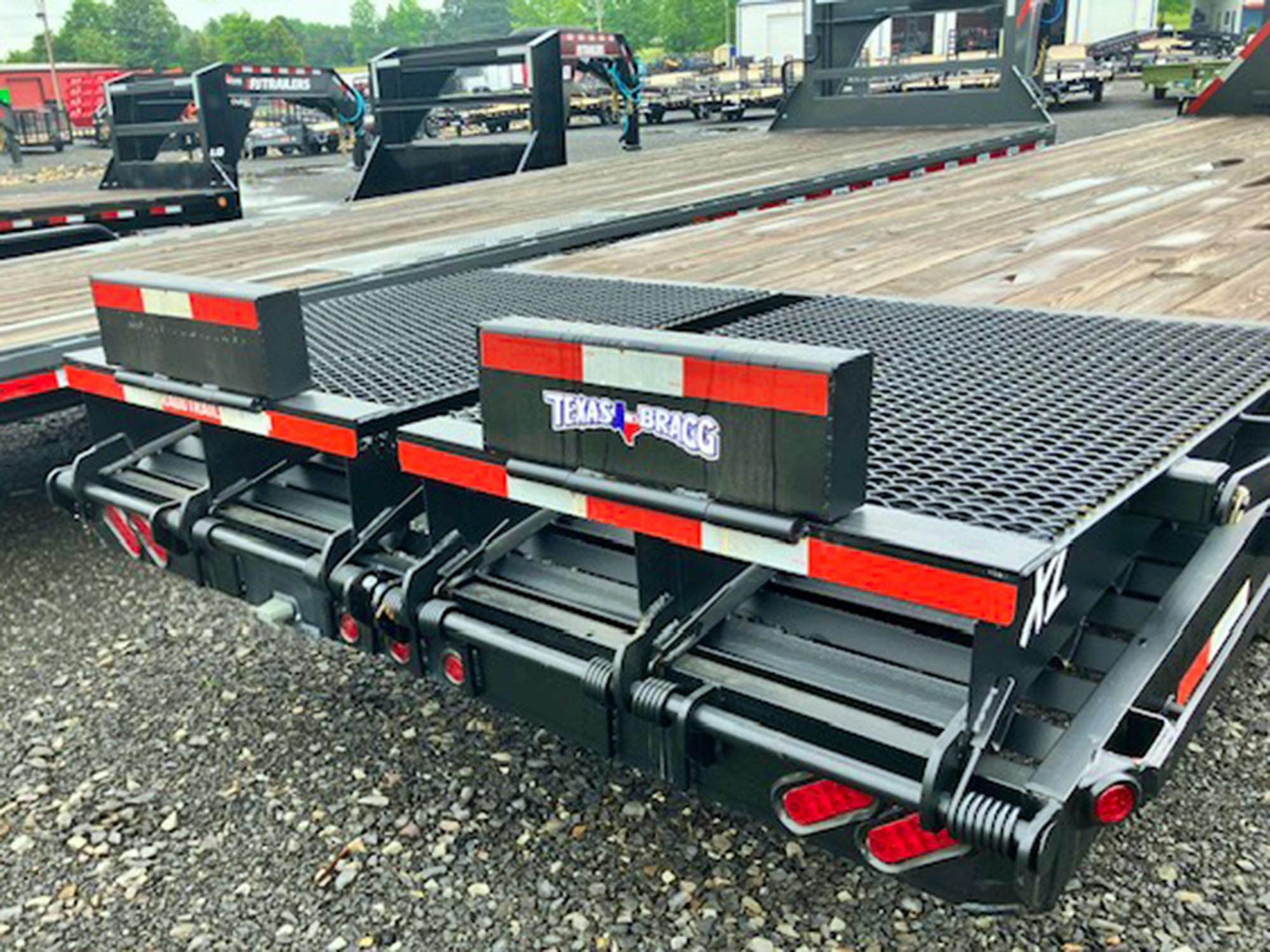 Texas Bragg 28'X102" Gooseneck Flatbed Trailer w/ 5' Dovetail - Stock #85369 - Image 6 of 9