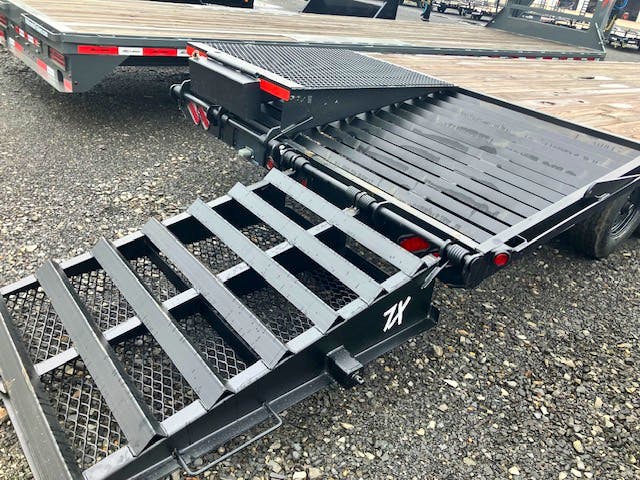 Texas Bragg 28'X102" Gooseneck Flatbed Trailer w/ 5' Dovetail - Stock #85369 - Image 5 of 9
