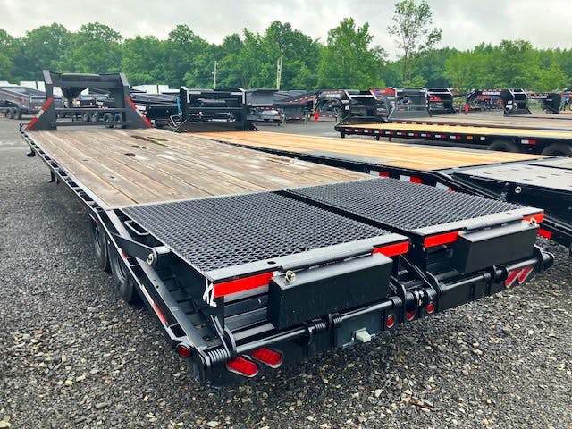 Texas Bragg 28'X102" Gooseneck Flatbed Trailer w/ 5' Dovetail - Stock #85369 - Image 3 of 9