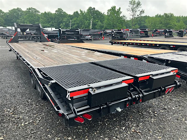 Texas Bragg 28'X102" Gooseneck Flatbed Trailer w/ 5' Dovetail - Stock #85369 - Image 3 of 9 Texas Bragg 28'X102" Gooseneck Flatbed Trailer w/ 5' Dovetail - Stock #85369 - Image 3 of 9