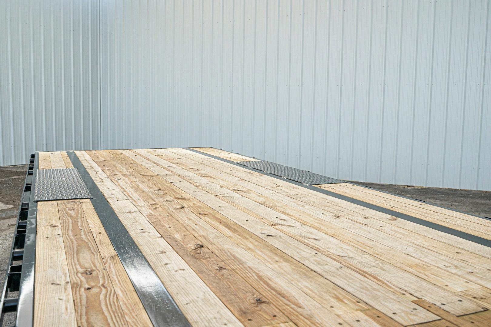 PJ Trailers 24'x102" Gooseneck Low Pro Flatbed Trailer w/ Singles (LS) - Stock #85443 - Image 8 of 17