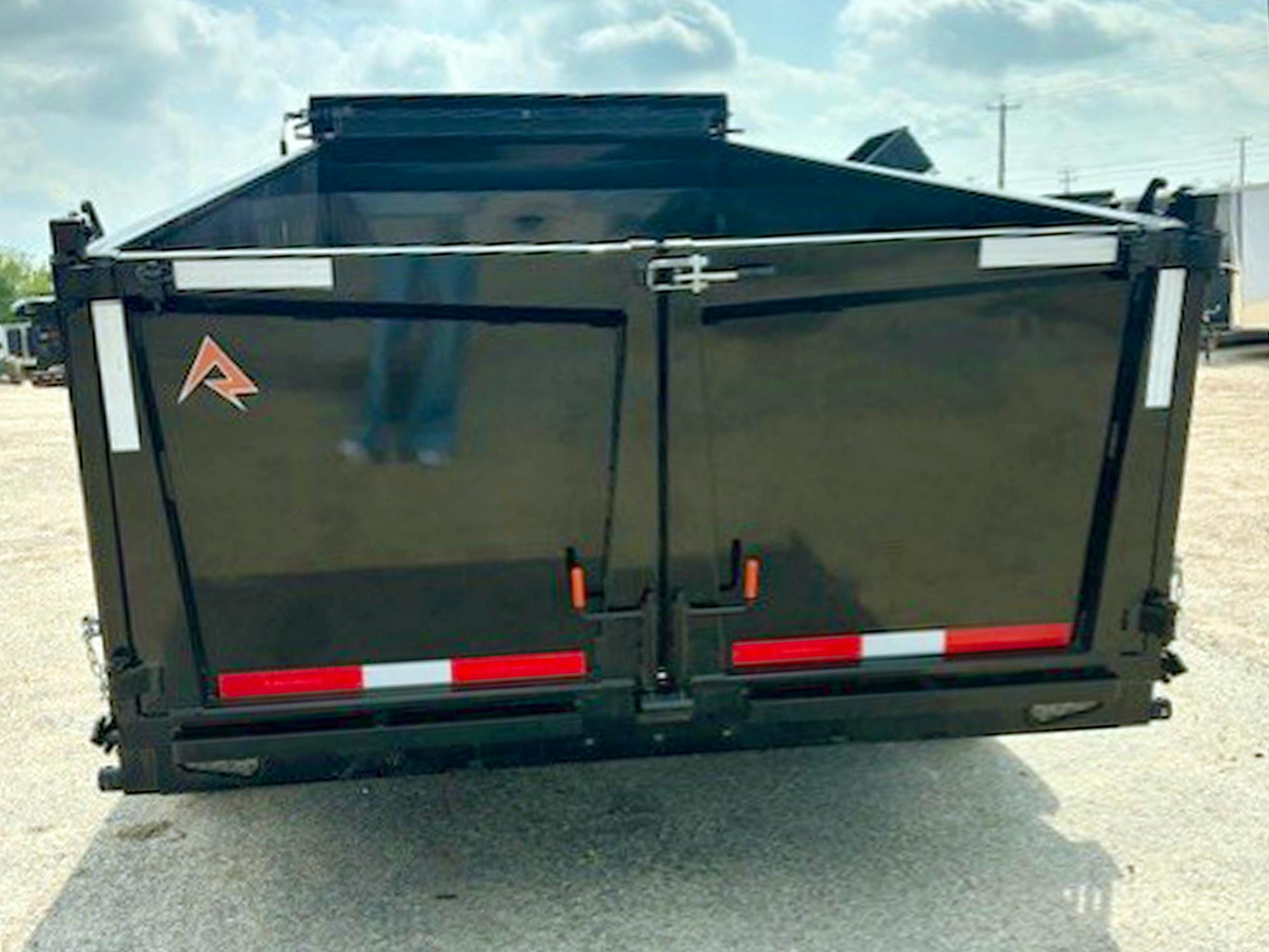 RawMaxx LPXT 16' × 83" 14K Gooseneck Telescopic Dump Trailer
