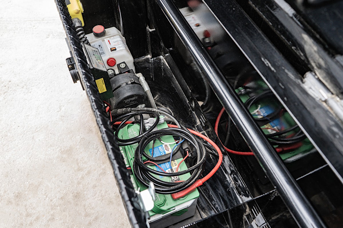 PJ Trailers 14'x83" 18k GN Low Pro Dump Trailer w/ 4' Sides (DX) - Image 13