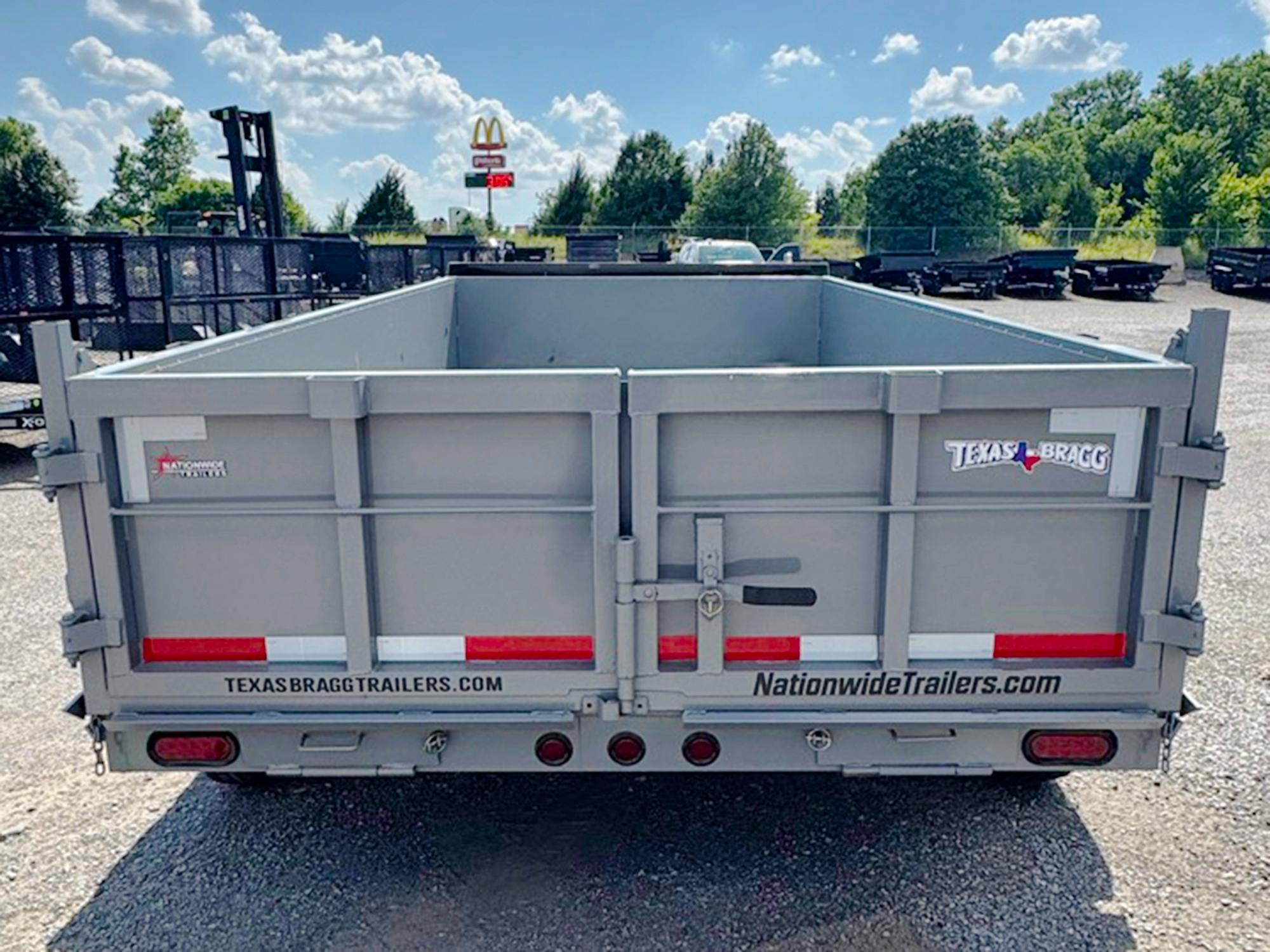 Texas Bragg 14'x83" Dump Trailer w/ 2ft Sides