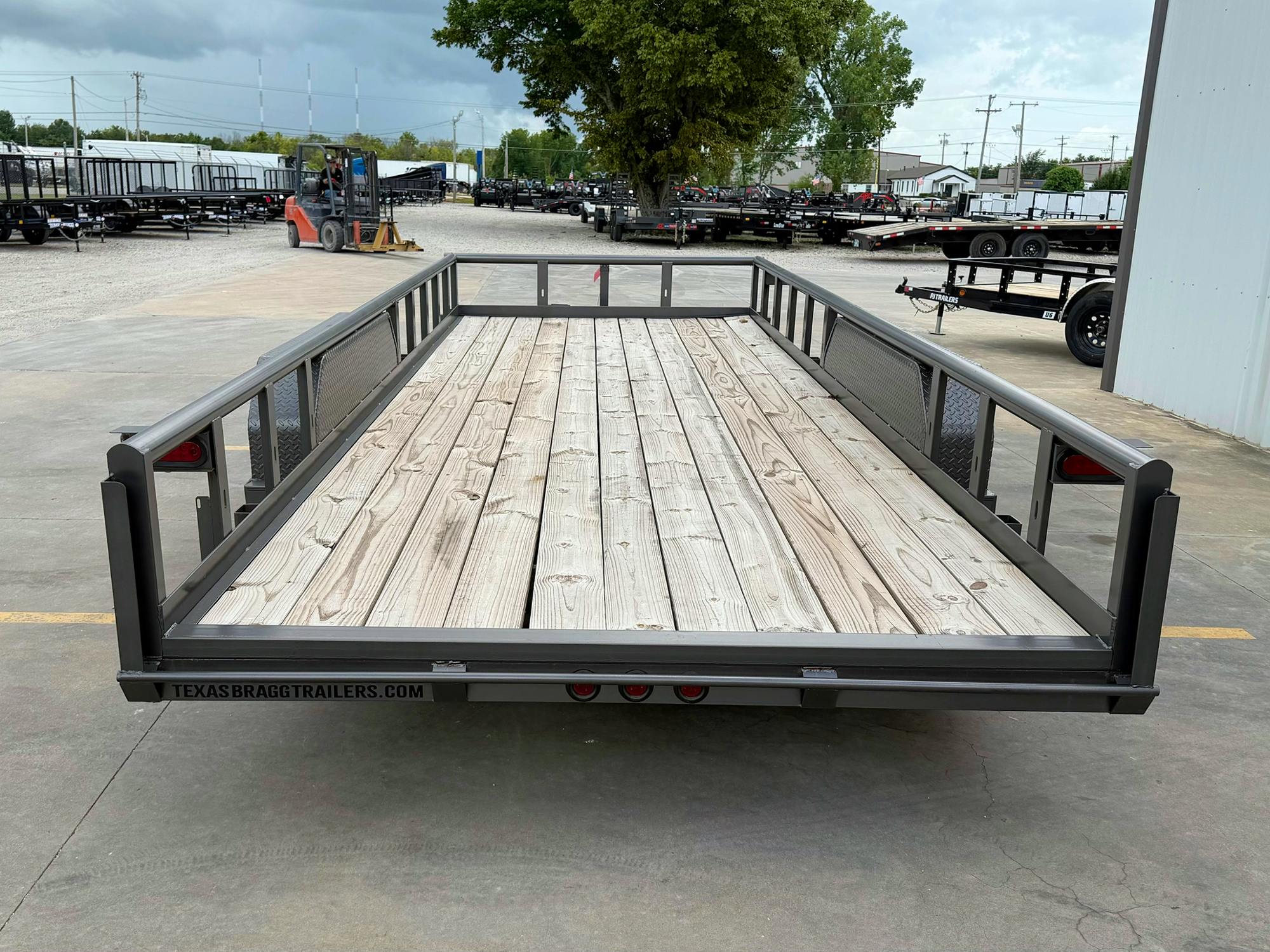 Texas Bragg 20'x83" Utility Trailer w/ Slide-In Ramps (U2)