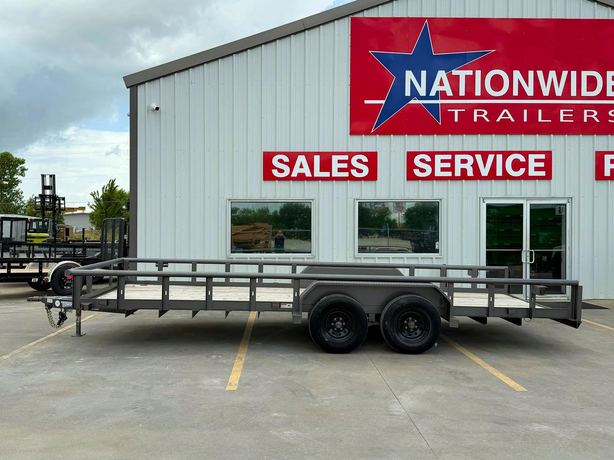 Texas Bragg 20'x83" Utility Trailer w/ Slide-In Ramps (U2)