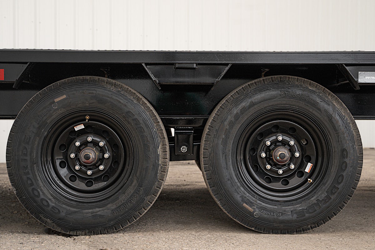 PJ Trailers 40'x102" 18k Gooseneck Flatbed Trailer w/ Singles (LX) - Image 11