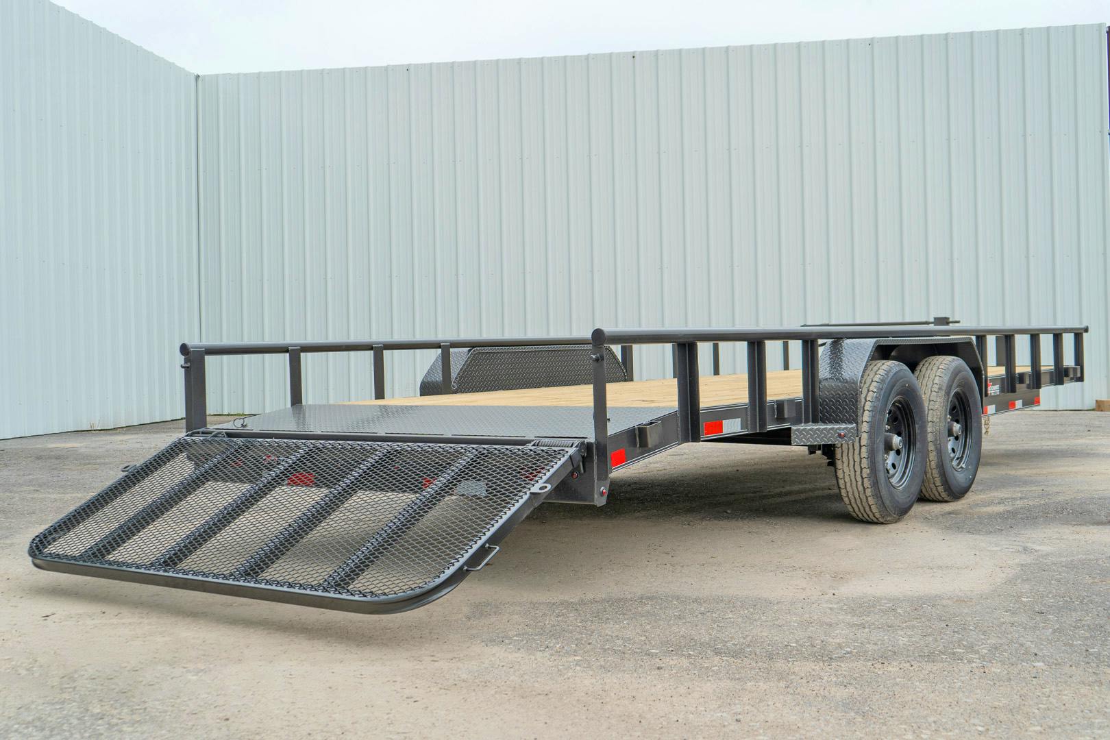 X-ON 22'x83" Utility Trailer w/ 2' Dovetail & 3' Gate (U2)
