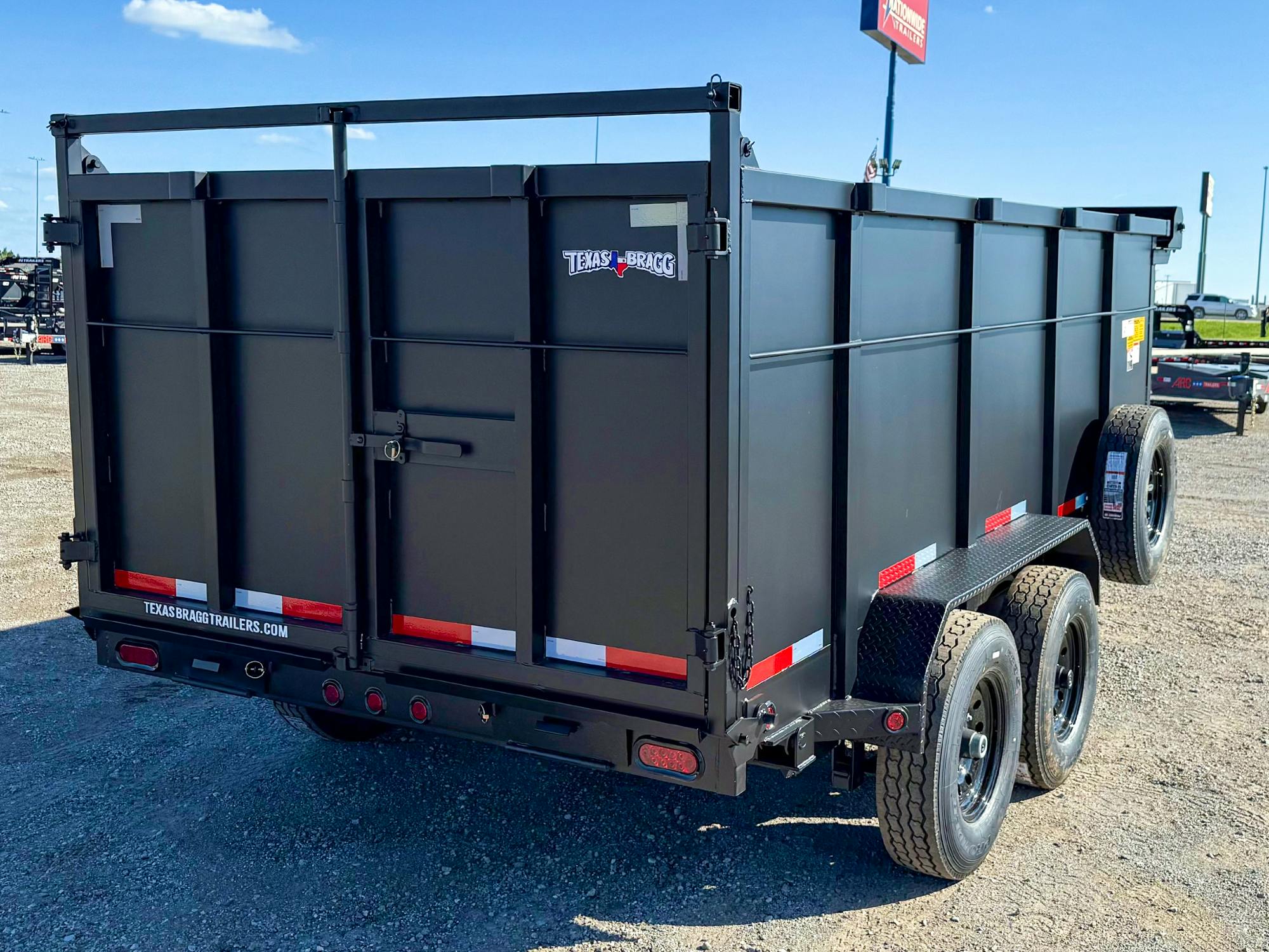 Texas Bragg 14'x83" Medium Duty Dump Trailer w/ 4ft Sides - Image 7