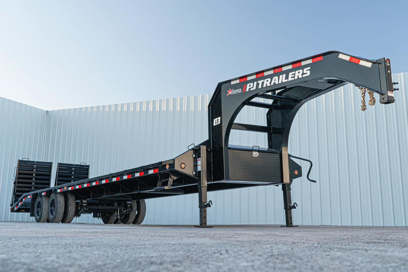 PJ Trailers 32'x102" Gooseneck Low Pro Flatbed Trailer w/ Duals (LD) - Image 8