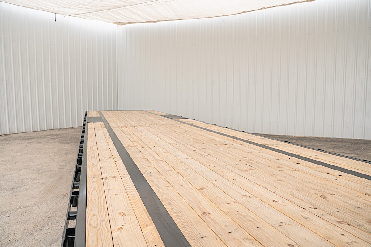 PJ Trailers 40'x102" 18k Gooseneck Flatbed Trailer w/ Singles (LX) - Image 9