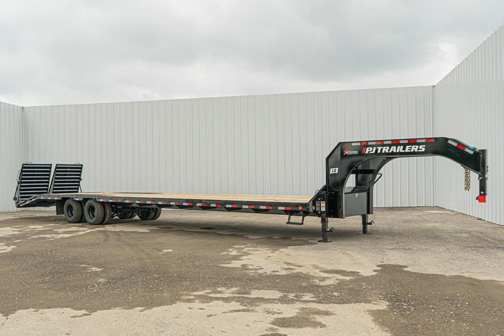 PJ Trailers 40'x102" Gooseneck Low Pro Flatbed Trailer w/ Duals (LD) - Image 4