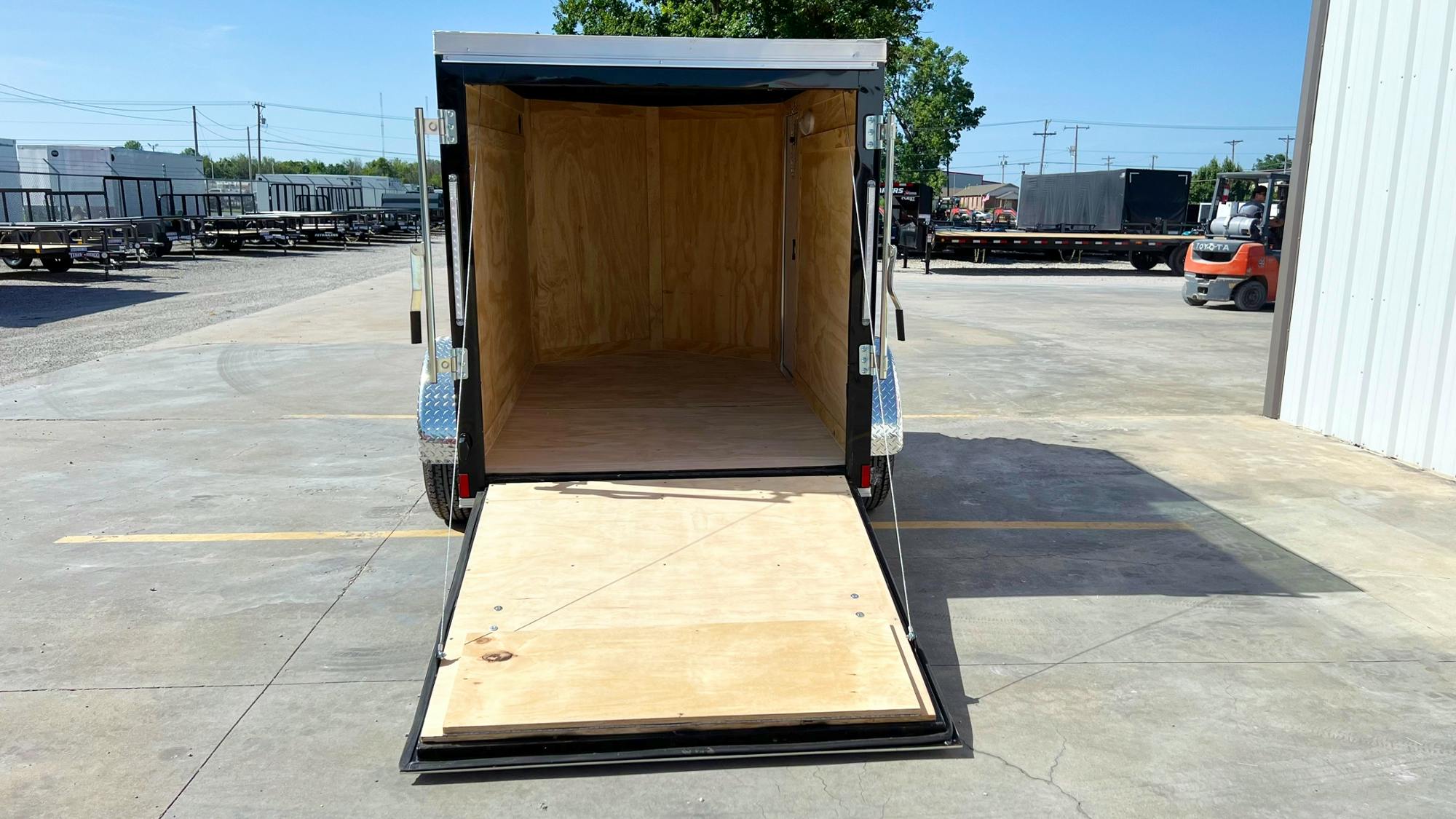 Spartan 5'x8' Enclosed Cargo w/Single Axle (E6) - Stock #86166 - Image 4 of 7