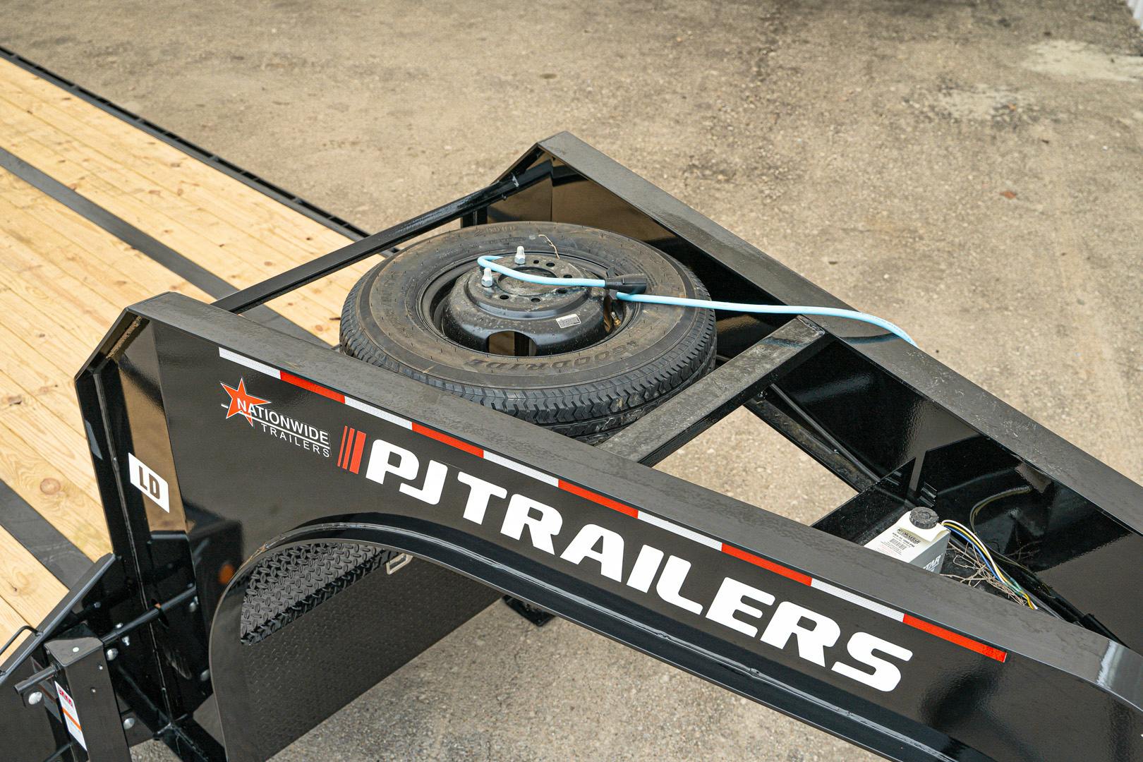 PJ Trailers 40'x102" Gooseneck Low Pro Flatbed Trailer w/ Duals (LD) - Image 7