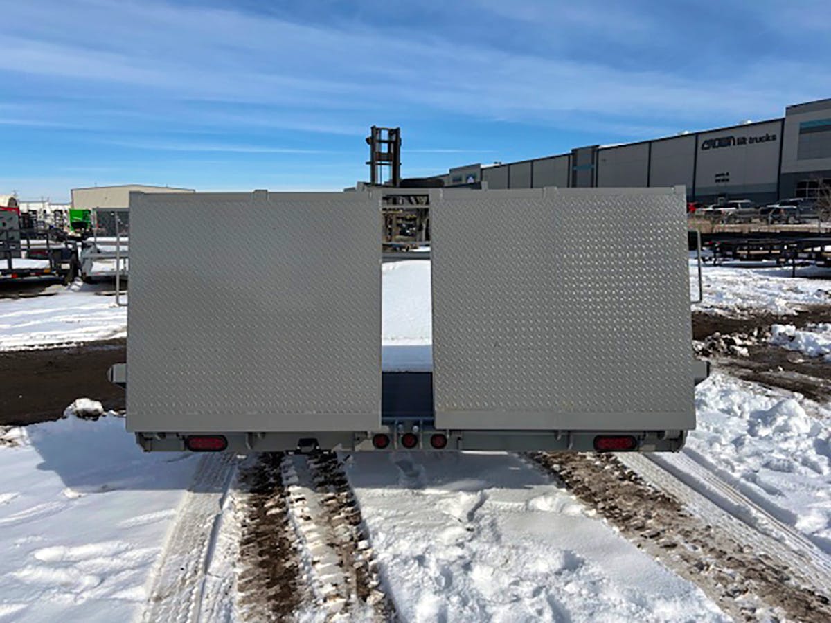 Texas Bragg 24'x102" Gooseneck Equipment Trailer w/ 4' Dovetail - Stock #86521 - Image 4 of 7