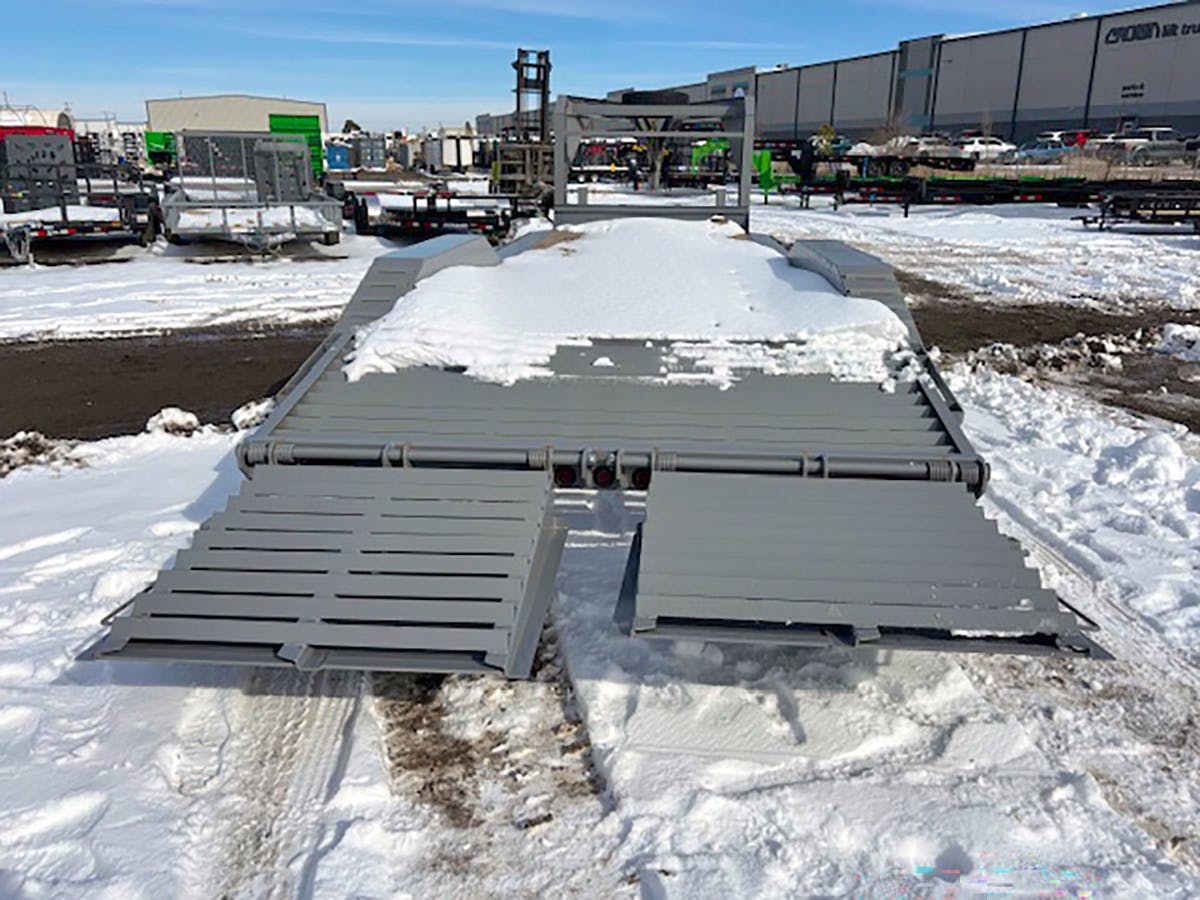 Texas Bragg 24'x102" Gooseneck Equipment Trailer w/ 4' Dovetail - Stock #86521 - Image 5 of 7