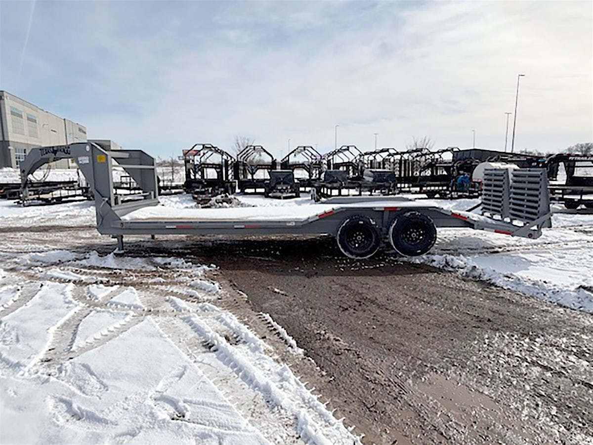 Texas Bragg 24'x102" Gooseneck Equipment Trailer w/ 4' Dovetail - Stock #86521 - Image 6 of 7 Texas Bragg 24'x102" Gooseneck Equipment Trailer w/ 4' Dovetail - Stock #86521 - Image 6 of 7