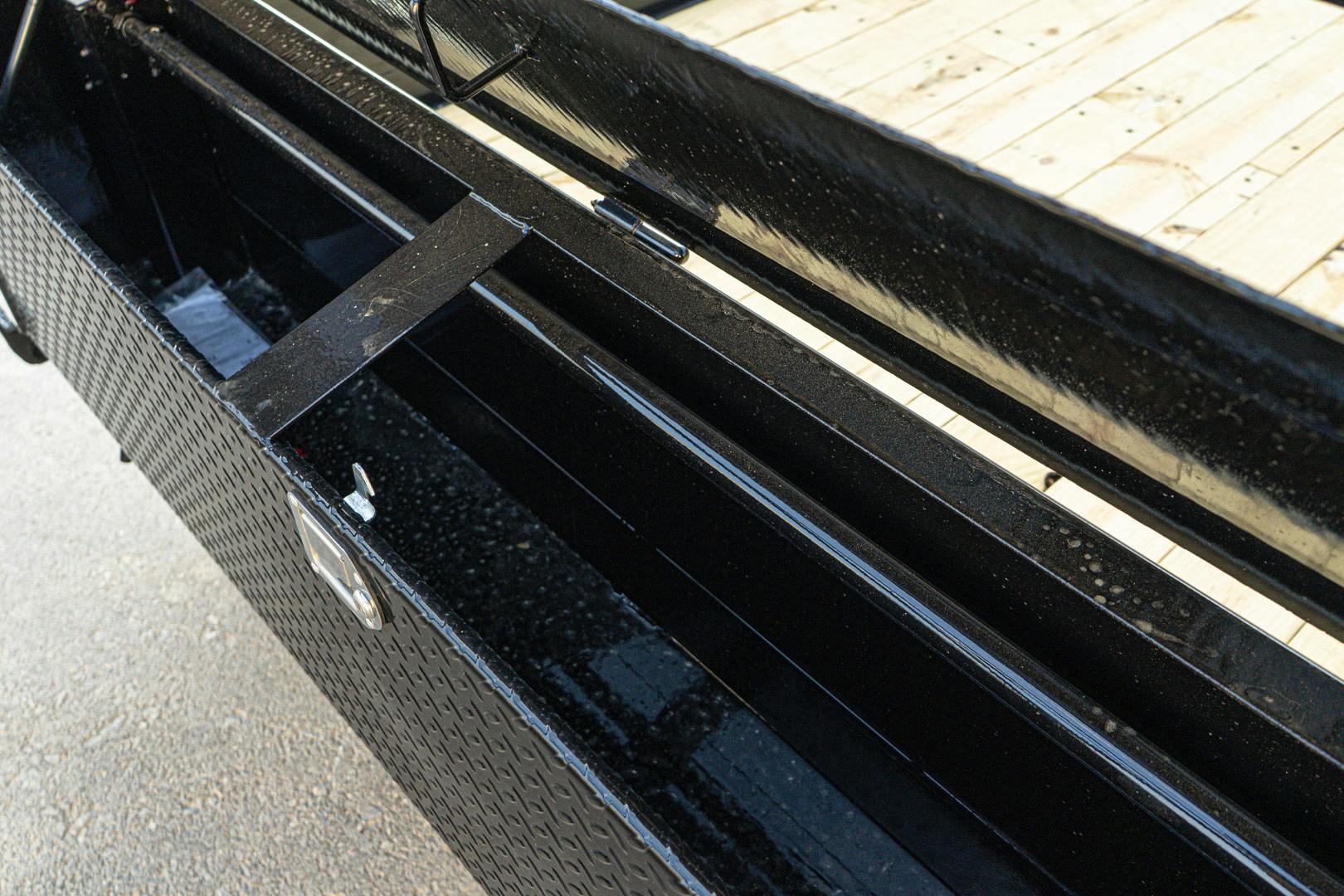 PJ Trailers 24'x83" Gooseneck Angle Pipetop Equipment Trailer (P8) - Stock #86706 - Image 9 of 17