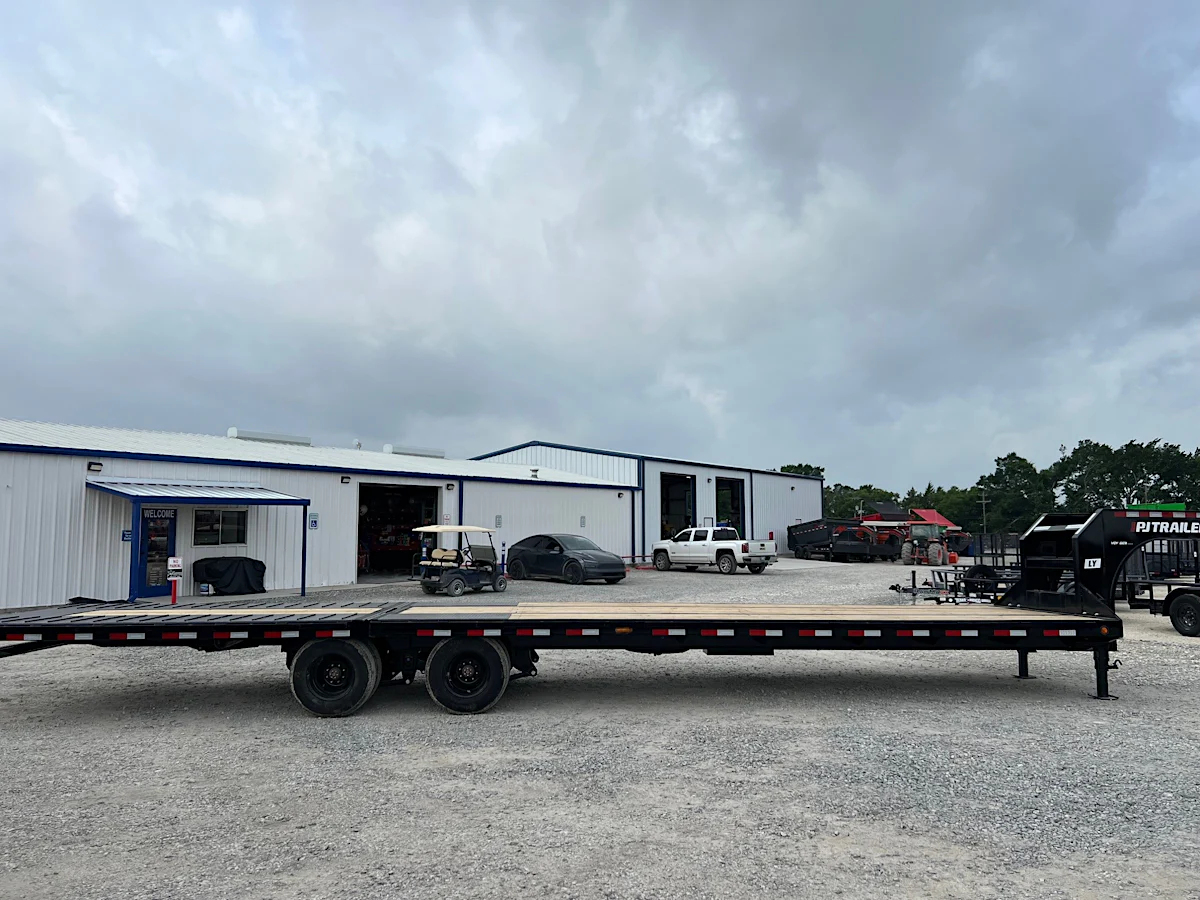 PJ Trailers 36'x102" Gooseneck Flatbed Trailer w/ Hydraulic Dovetail (LY) - Stock #86752 - Image 5 of 5 PJ Trailers 36'x102" Gooseneck Flatbed Trailer w/ Hydraulic Dovetail (LY) - Stock #86752 - Image 5 of 5