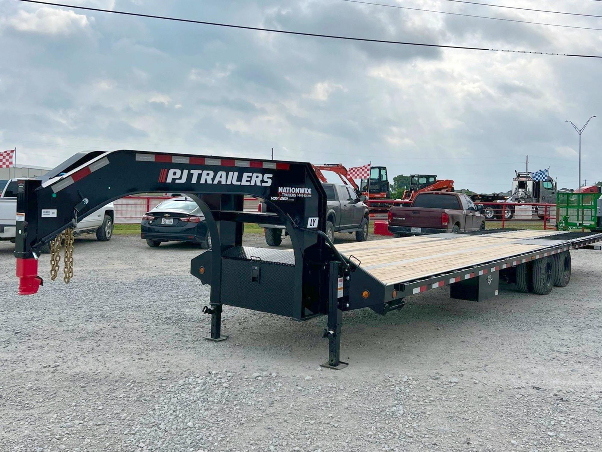 PJ Trailers 36'x102" Gooseneck Flatbed Trailer w/ Hydraulic Dovetail (LY) - Stock #86752 - Image 1 of 5