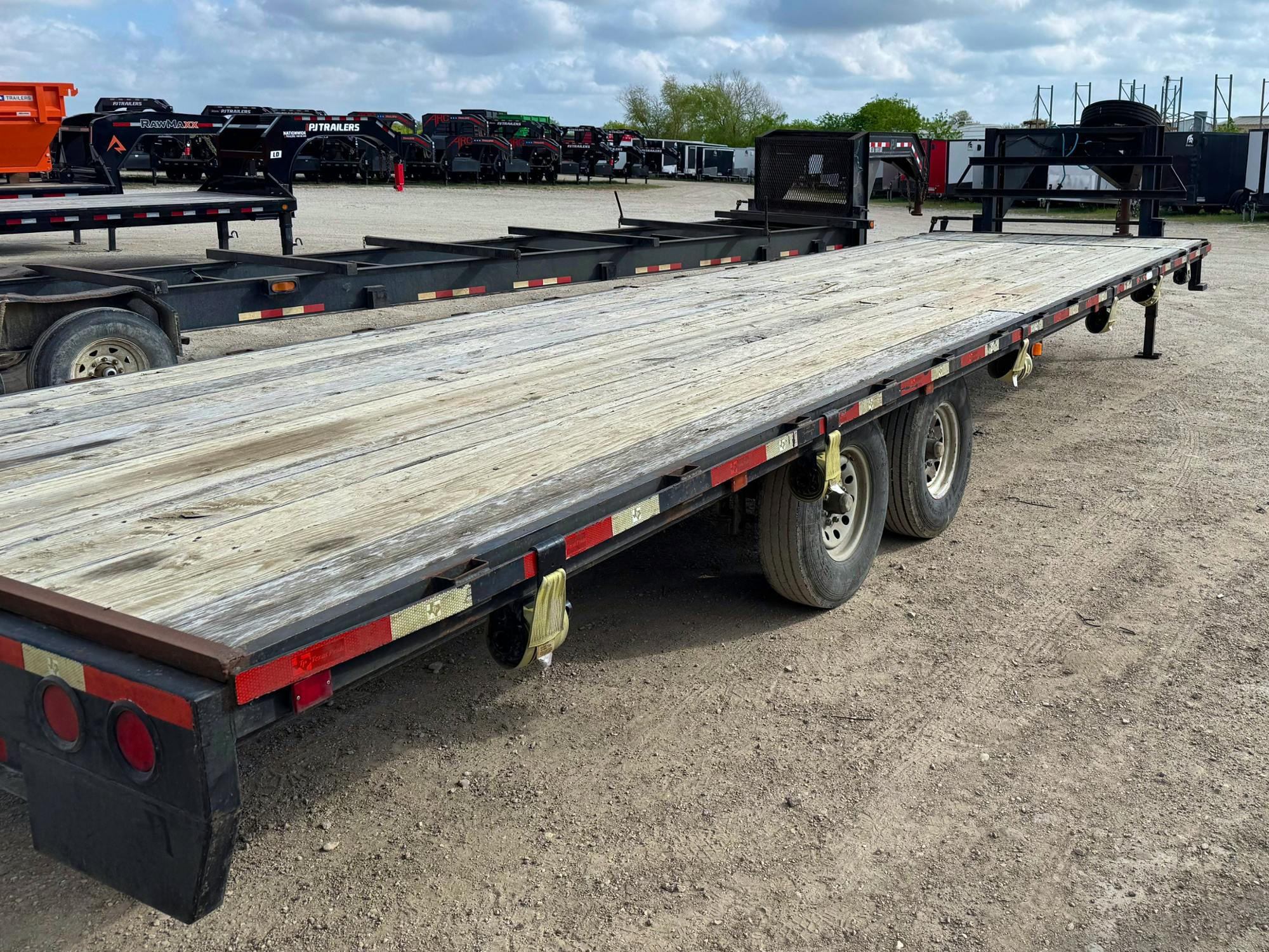Texas Pride USED 30'x102" Gooseneck Flatbed Trailer - Stock #86853 - Image 1 of 4