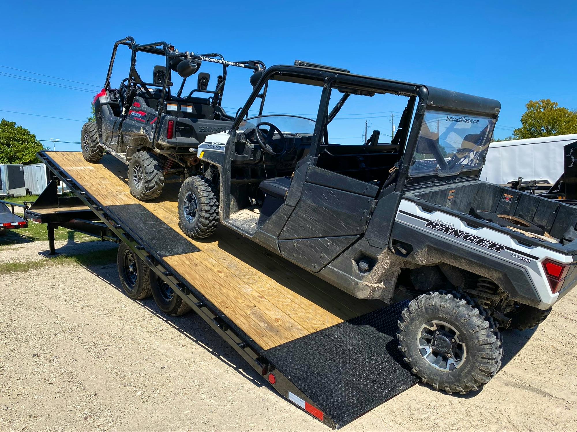 PJ Trailers 26'x102" Gooseneck Deckover Power Tilt Trailer (T8) - Image 23