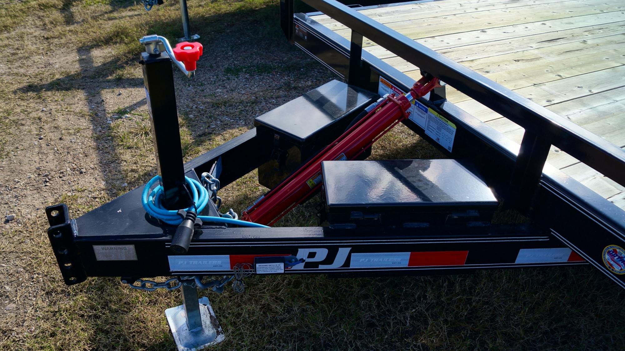 PJ Trailers 18"x83" Full-Deck Hydraulic Quick Tilt Trailer (TH) - Image 5