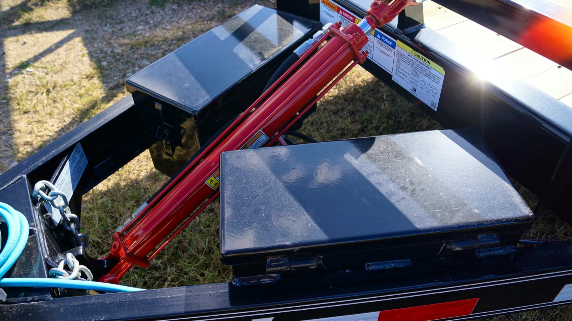 PJ Trailers 18"x83" Full-Deck Hydraulic Quick Tilt Trailer (TH) - Image 7