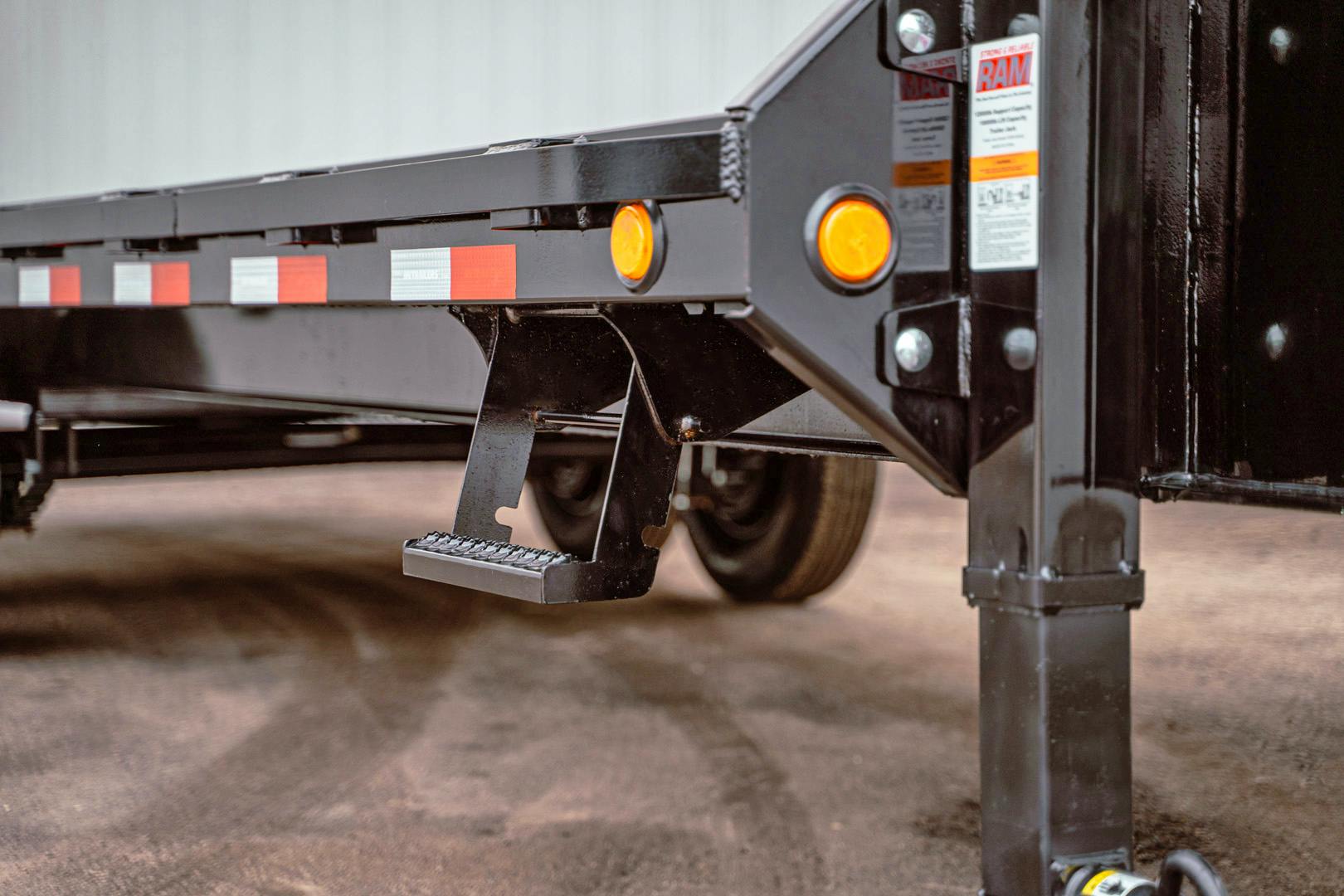 PJ Trailers 20'x102" Gooseneck Low Pro Flatbed Trailer w/ Singles (LS) - Image 8