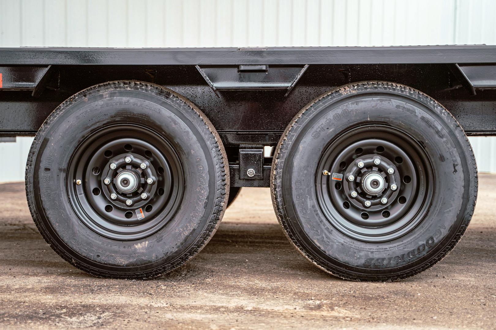 PJ Trailers 20'x102" Gooseneck Low Pro Flatbed Trailer w/ Singles (LS) - Image 12